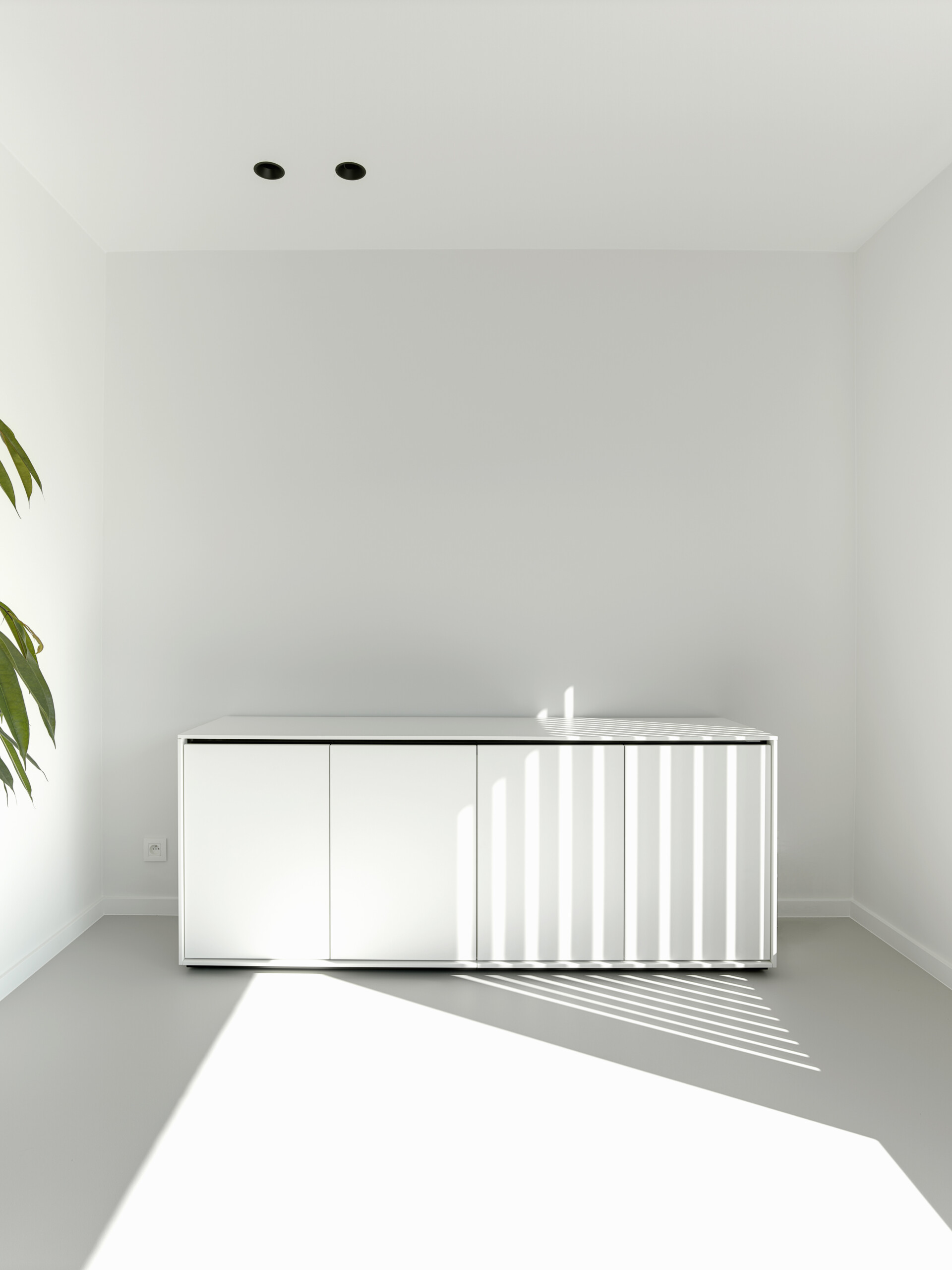 Bulo Modular Storage: the innovative surrounding mantle and the integrated aluminium handle ensure it looks like a whole unit.